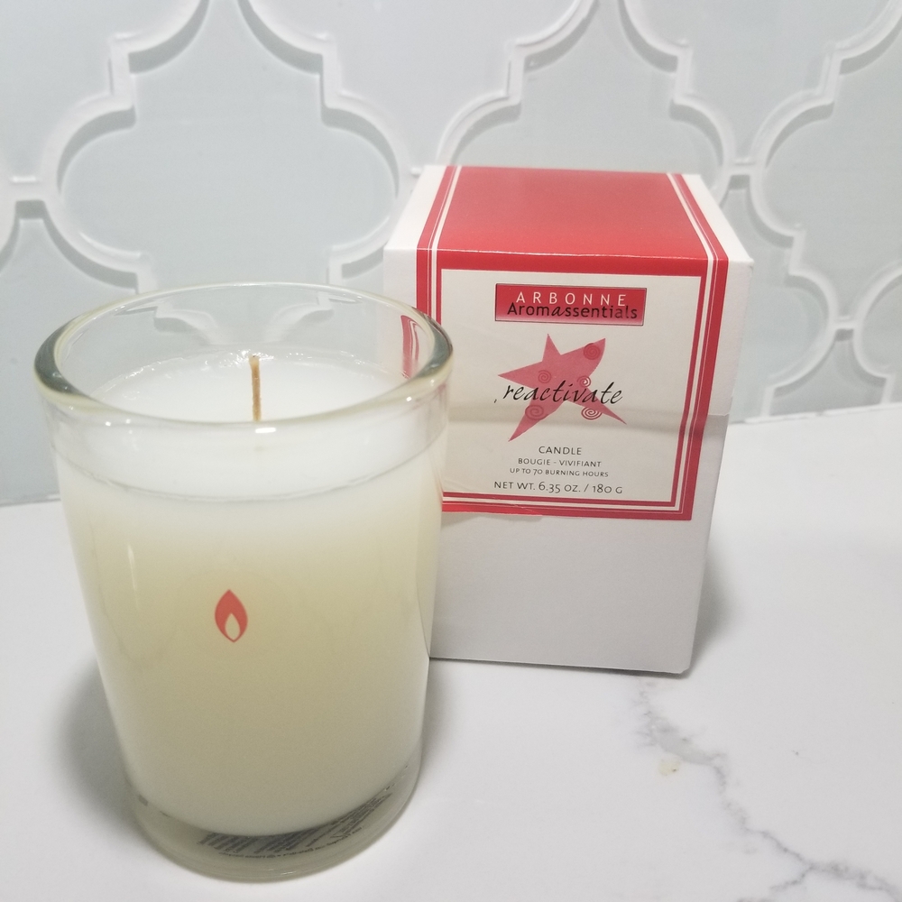 Arbonne Classic Aromassentials Reactivate Candle - Red and White